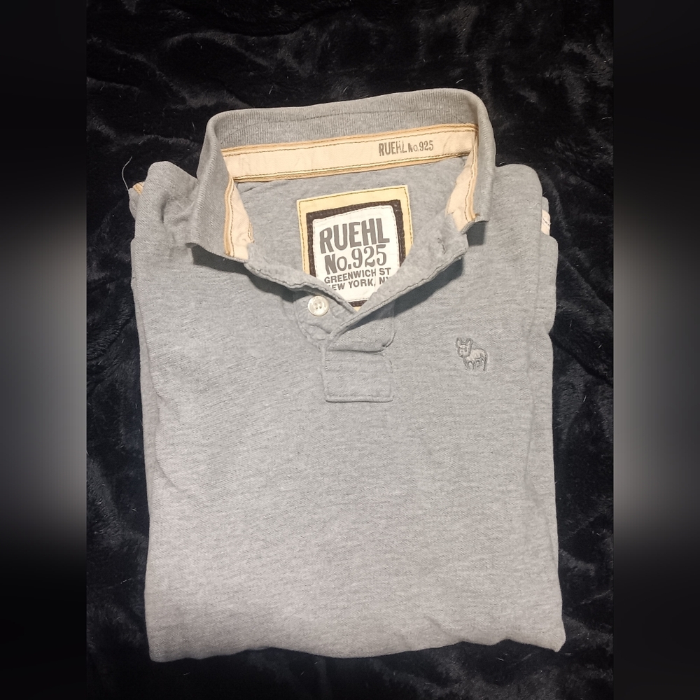 Ruehl No.925 Men’s Light Gray Polo with Subtle Logo